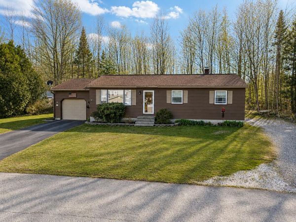 32 Lawn Avenue , Gorham, ME 04038