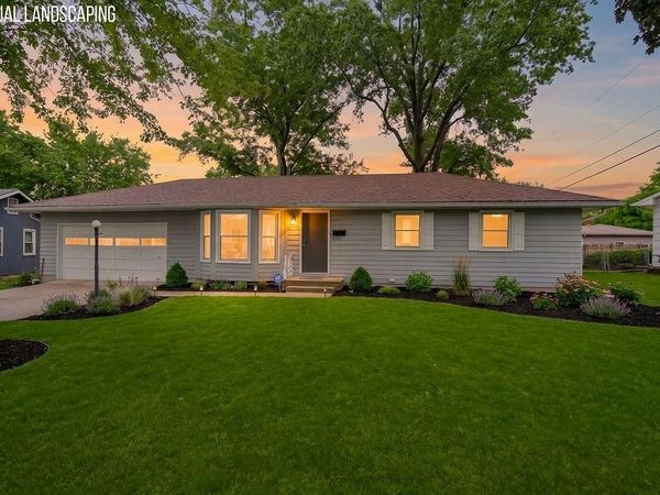 605 NW Lakeview Road, Blue Springs, MO 64014