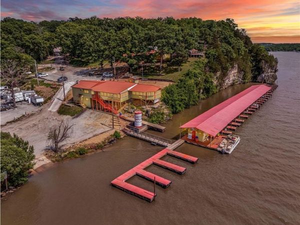 25842 Old Oar House Road, Warsaw, MO 65355