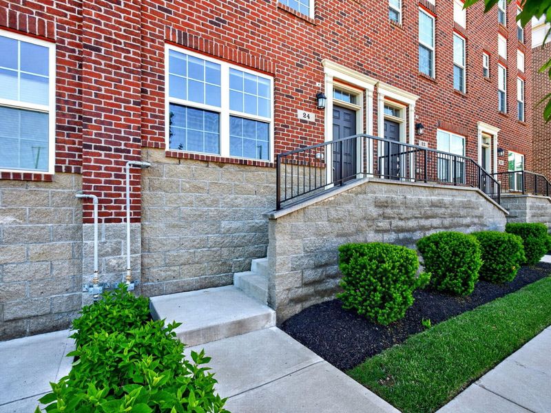 24 N Center Street, Springfield, OH 45502 Photo 2