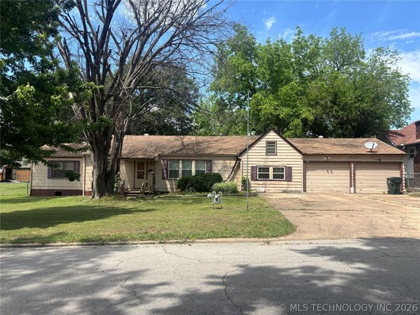 1229 E 10th Street , Okmulgee, OK 74447
