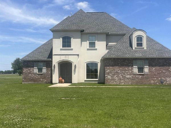 209 Amelia Ct, New Roads, LA 70760