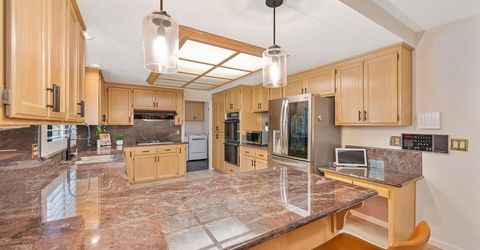 819 Lake Front Dr, Sacramento, CA 95831 Photo