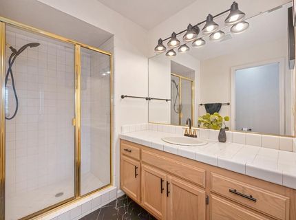 819 Lake Front Dr, Sacramento, CA 95831 Photo