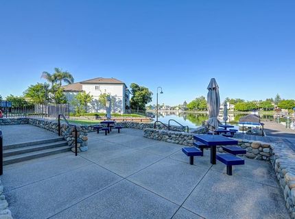 819 Lake Front Dr, Sacramento, CA 95831 Photo
