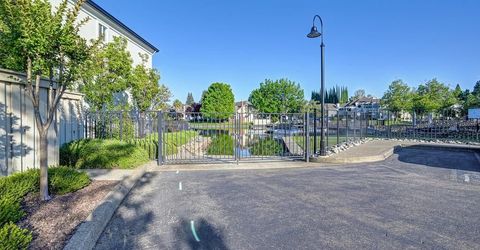 819 Lake Front Dr, Sacramento, CA 95831 Photo