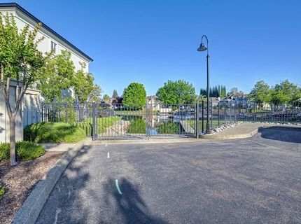 819 Lake Front Dr, Sacramento, CA 95831 Photo