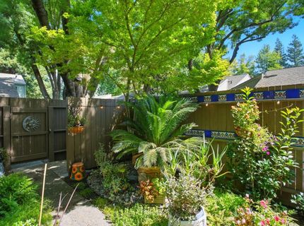 202 Dunbarton Cir, Sacramento, CA 95825 Photo