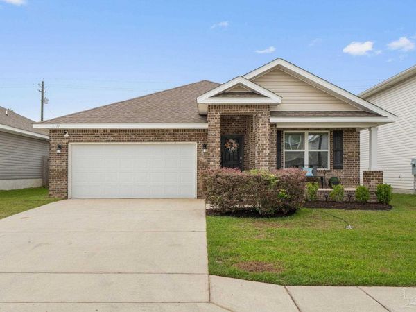 5777 Guinevere Ln, Milton, FL 32583