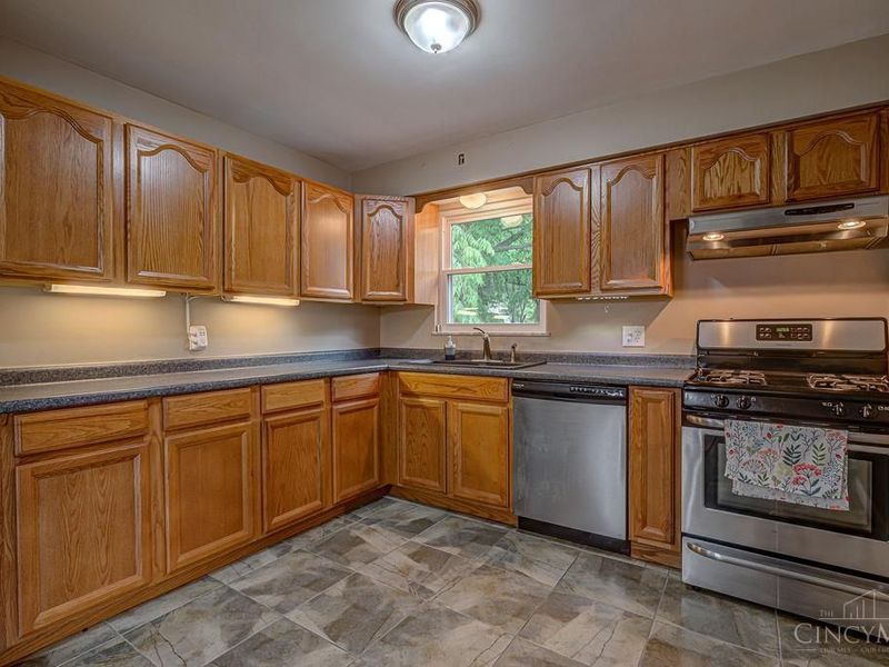 5714 Juliemarie Court, Green Township, OH 45239 Photo 11