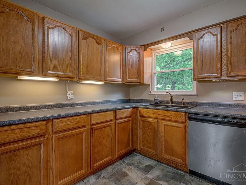 5714 Juliemarie Court, Green Township, OH 45239 Photo 12