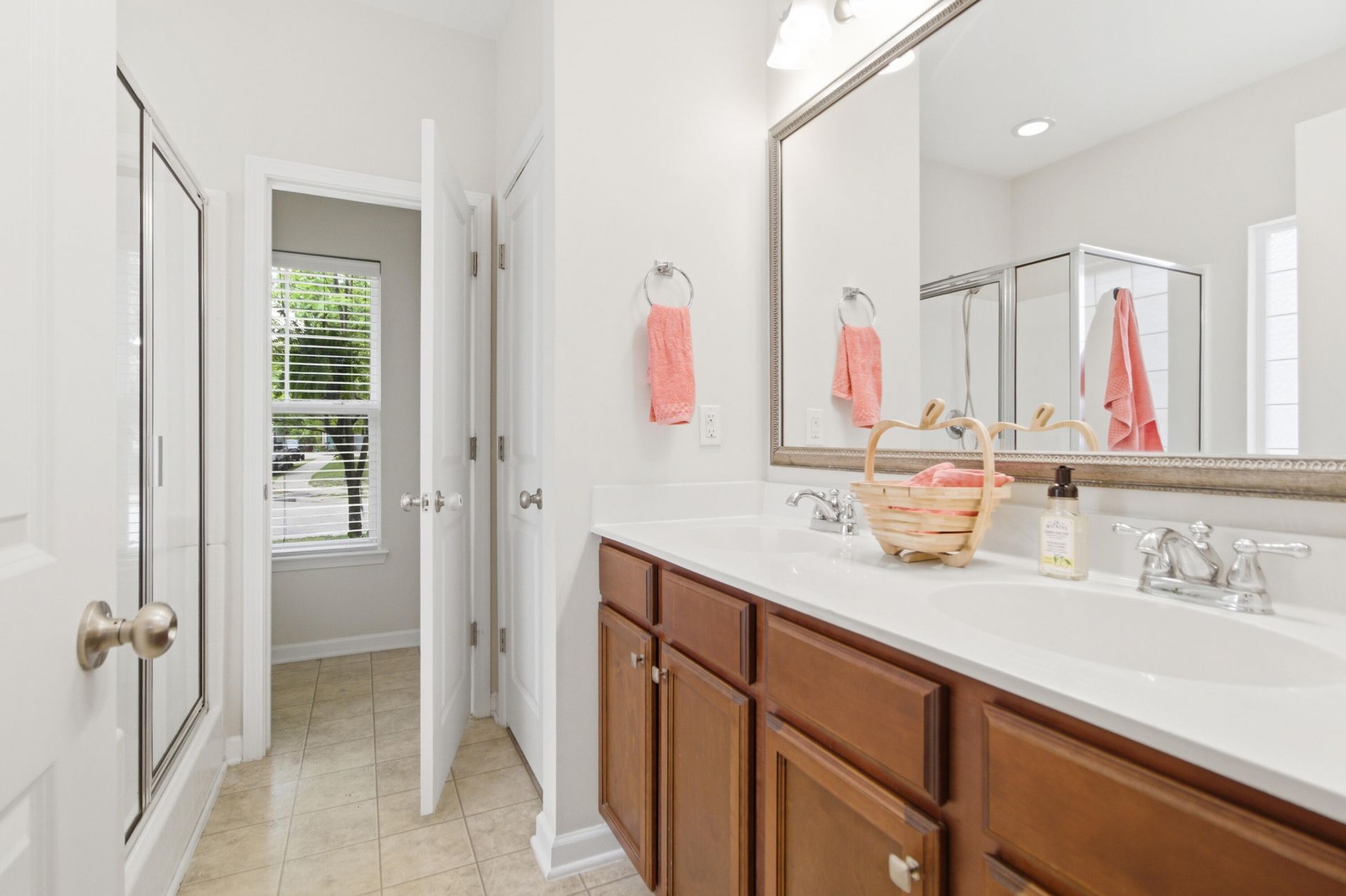 1754 Towne Street Photo 24