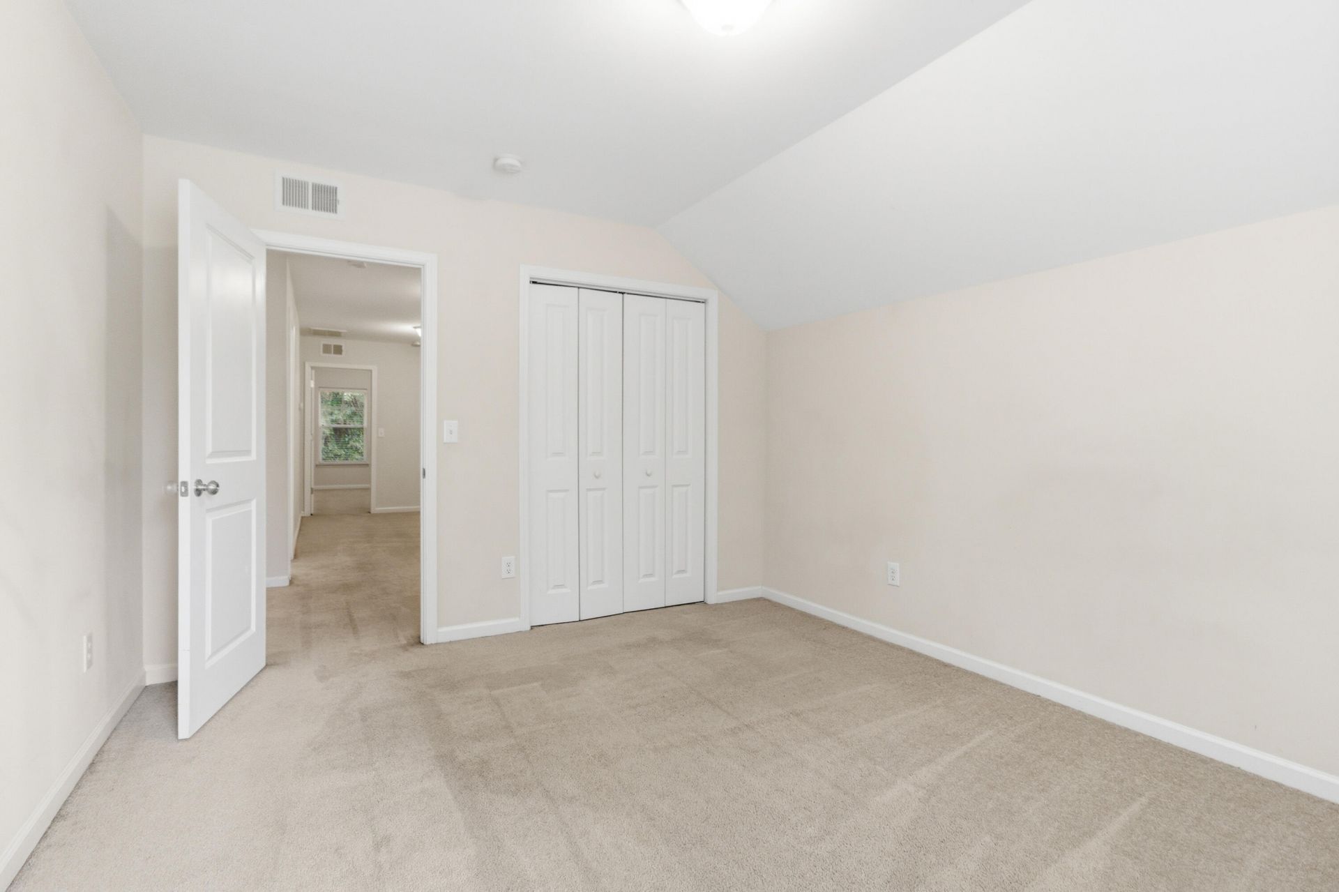 1754 Towne Street Photo 31