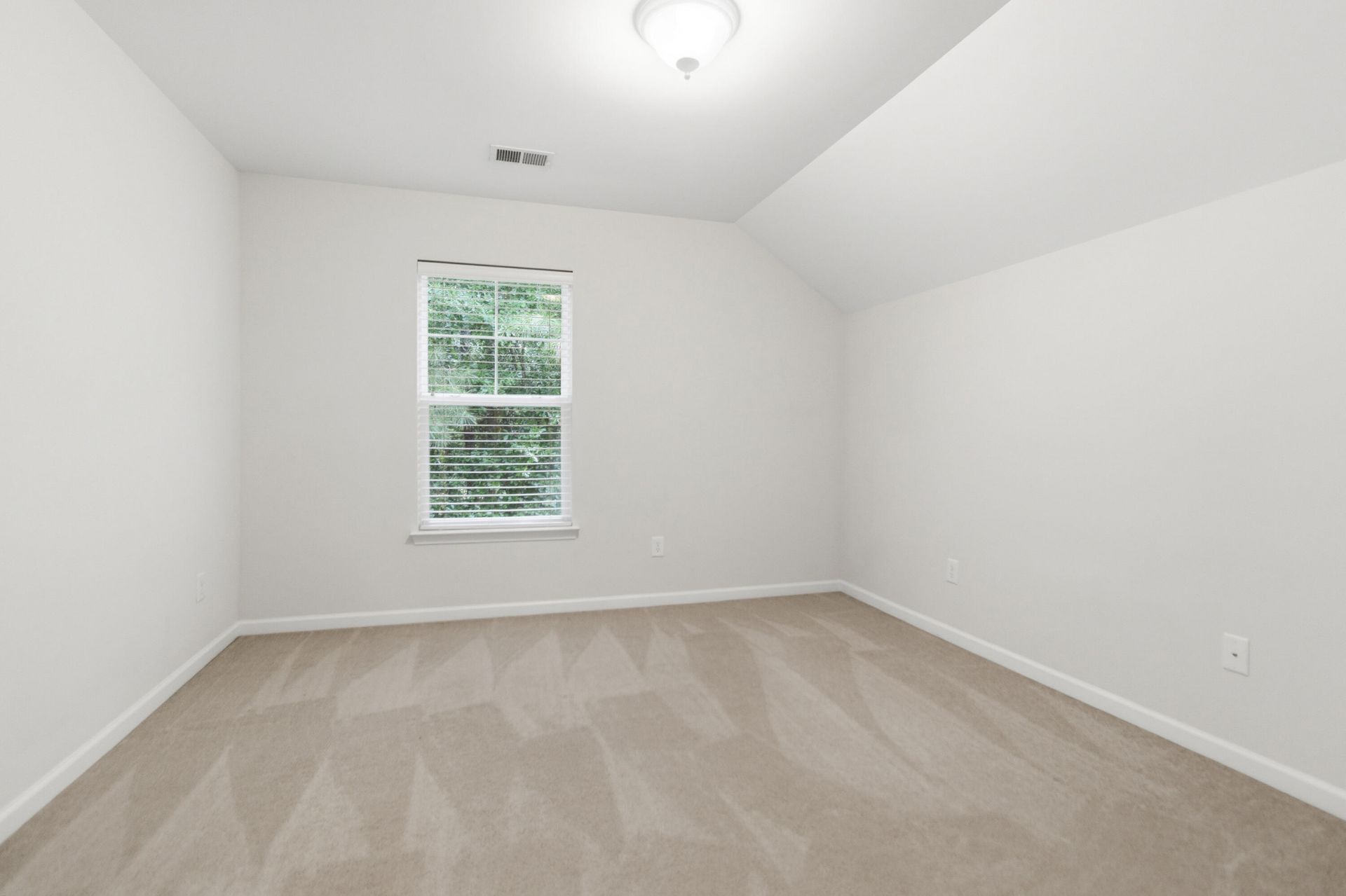 1754 Towne Street Photo 32