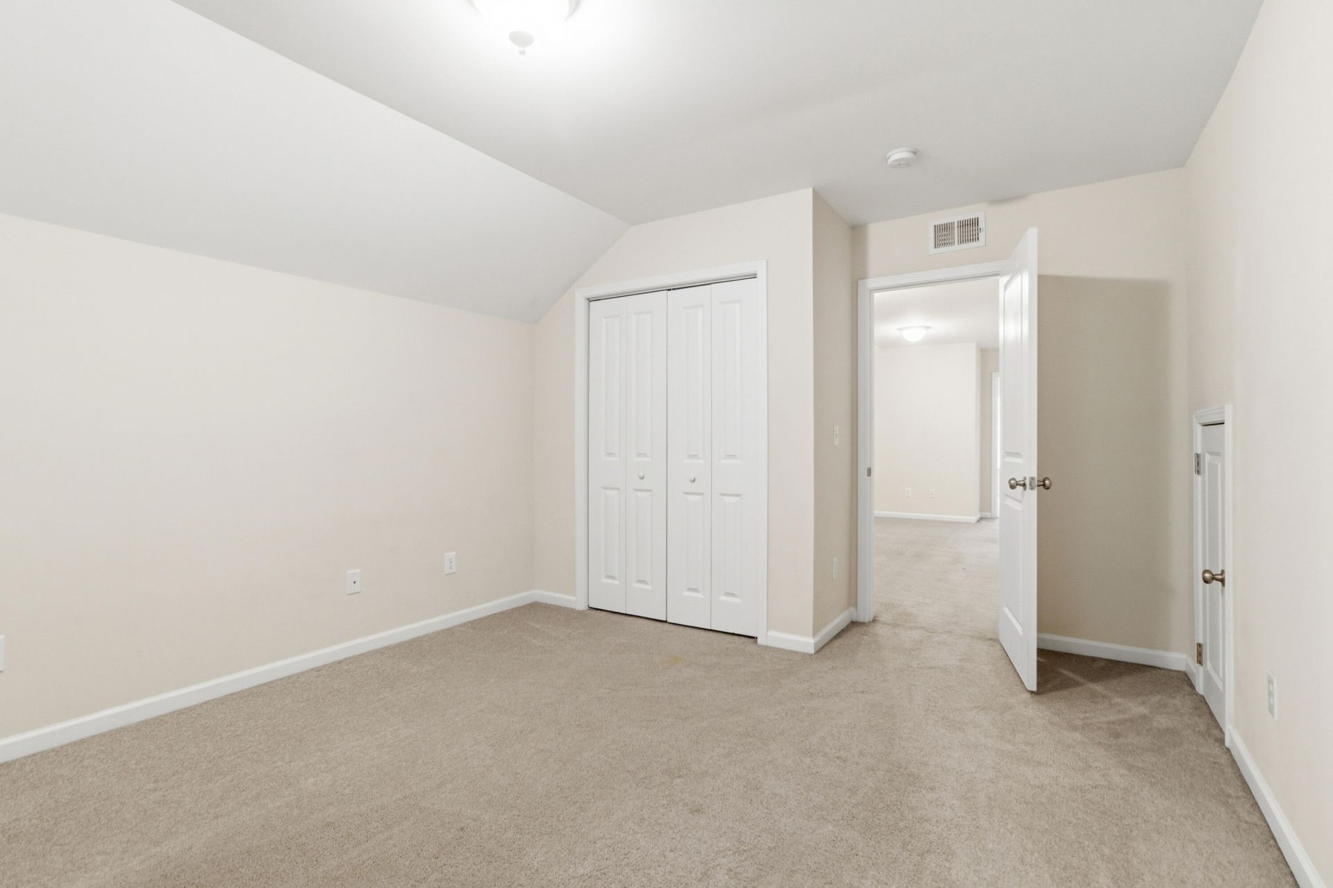 1754 Towne Street Photo 33
