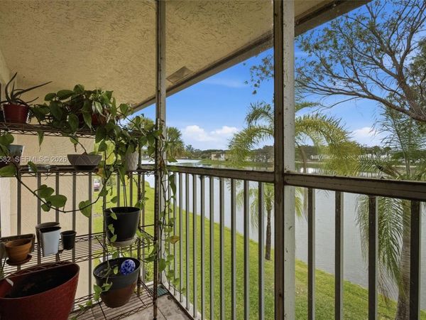 5501 Lakeside Dr , Unit 204, Margate, FL 33063