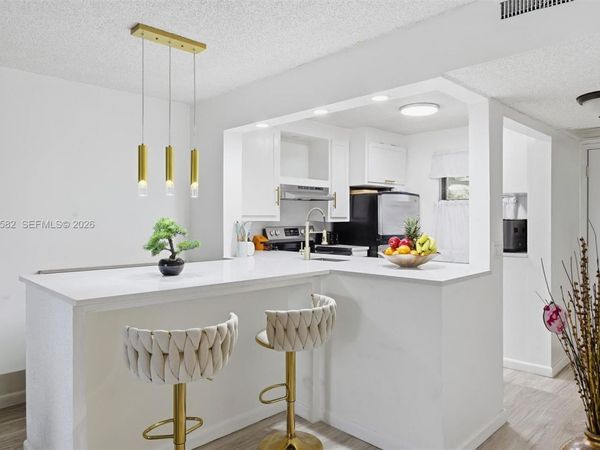 5501 Lakeside Dr, Unit 204, Margate, FL 33063
