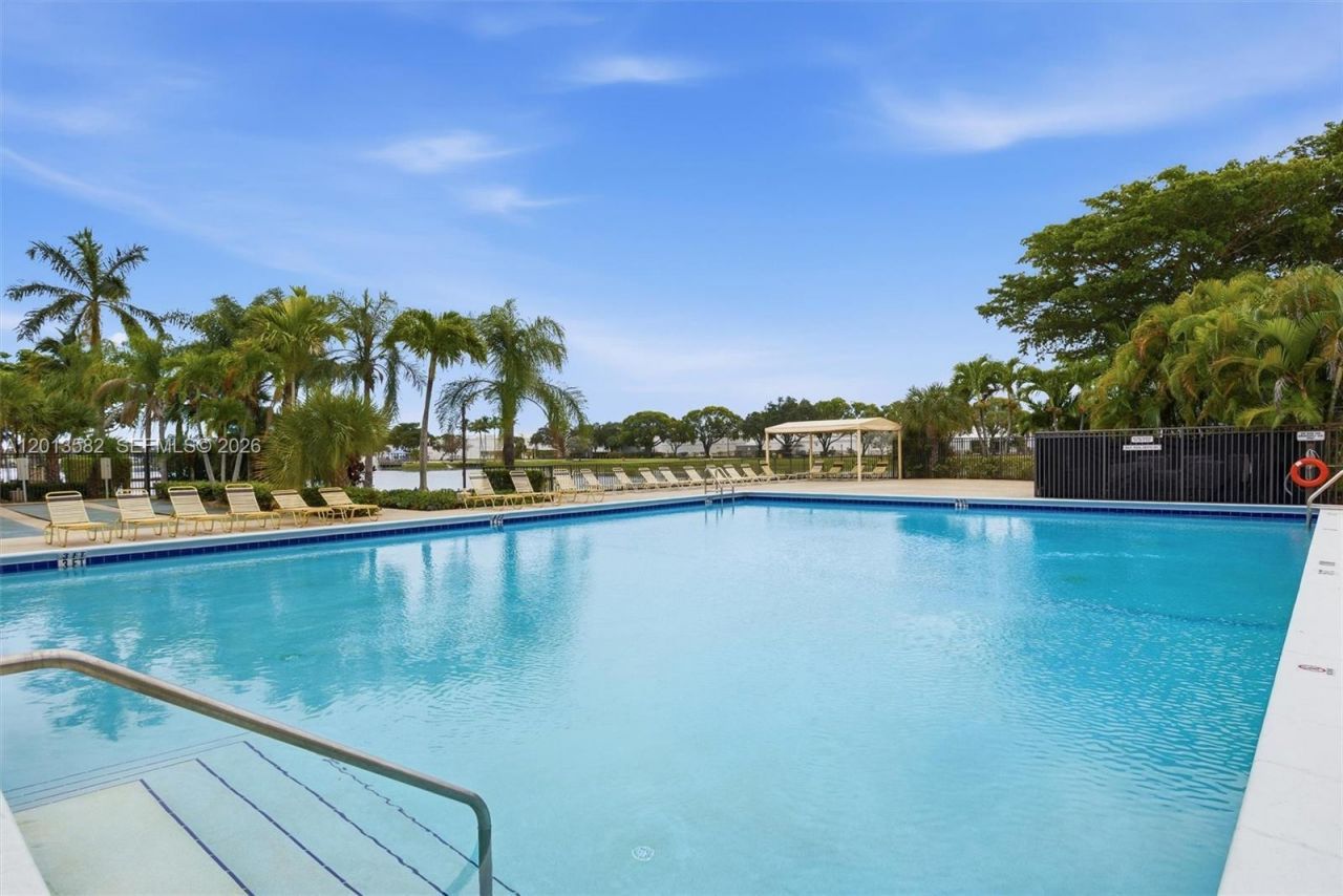 5501 Lakeside Dr , Unit 204, Margate, FL 33063 Photo