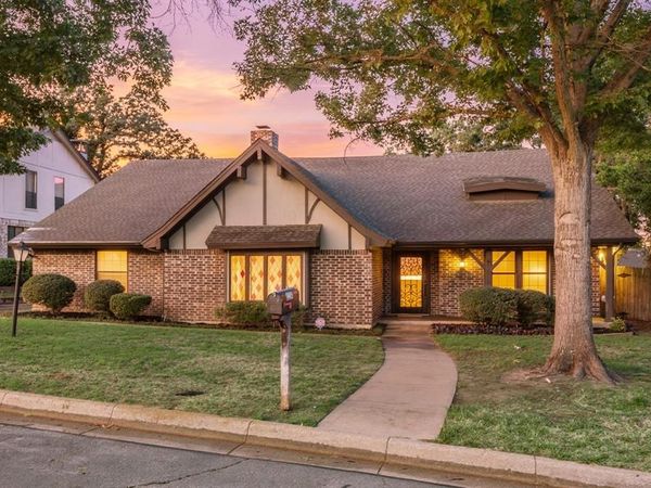 2214 Wilson Drive , Arlington, TX 76011