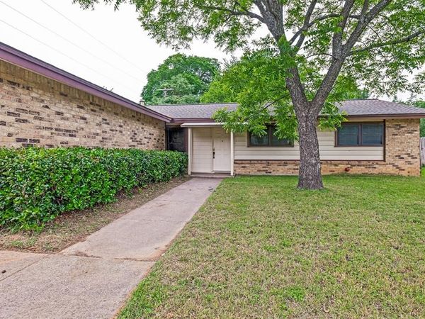2605 Hollywood Drive, Arlington, TX 76013