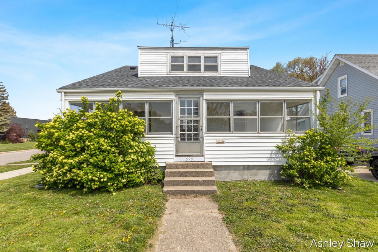 395 W 19th Street, Holland, MI 49423 Main Photo