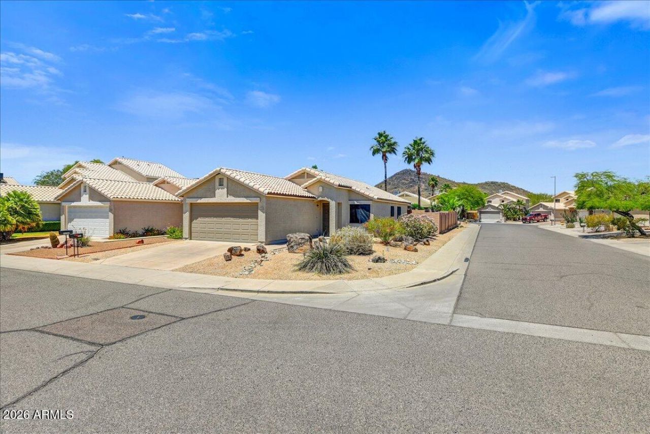 2162 E Donald Drive, Phoenix, AZ 85024 Main Photo