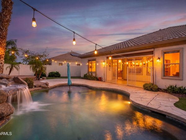 18426 W CHERYL Drive, Waddell, AZ 85355