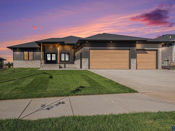 313 Red Spruce Ave, Sioux Falls, SD 57110