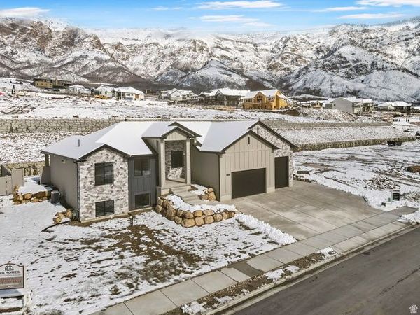 728 E MOUNTAIN RD, North Ogden, UT 84414