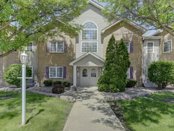 2515 Longwood Drive, Unit 102, Highland, IN 46322
