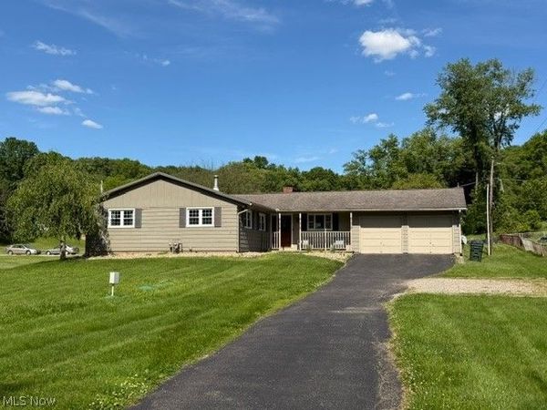 2431 Pleasant Valley Road NE, New Philadelphia, OH 44663