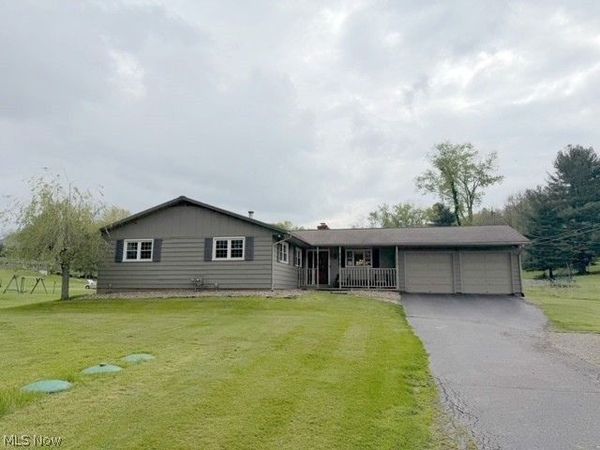 2431 Pleasant Valley Road NE, New Philadelphia, OH 44663