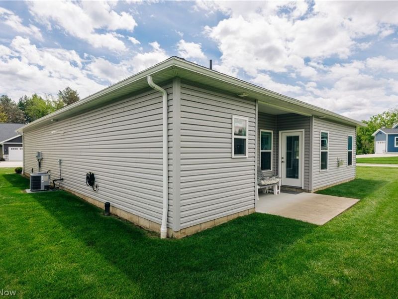 9280 Woodland Blue Drive, Seville, OH 44273 Photo 6