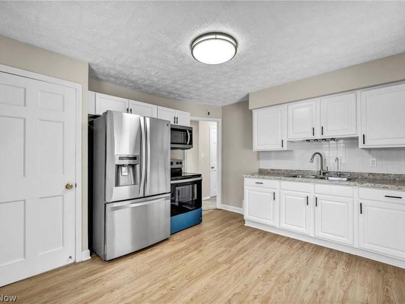 30646 Lorain Road, North Olmsted, OH 44070 Photo 7