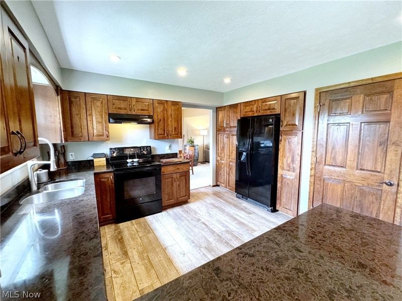 17051 Hunting Meadows Drive, Strongsville, OH 44136 Photo 11