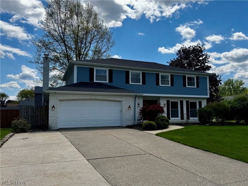 17051 Hunting Meadows Drive, Strongsville, OH 44136 Photo 2