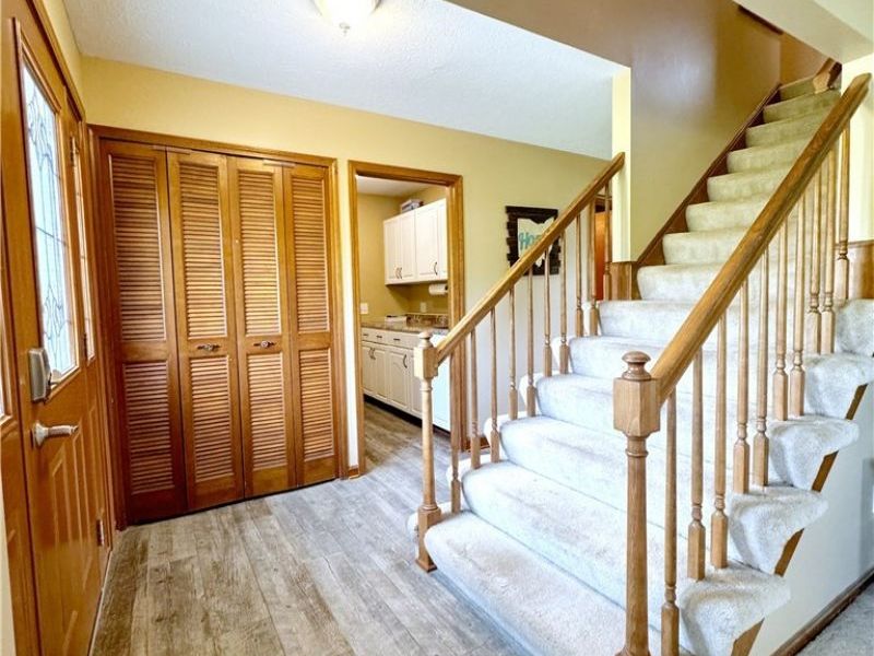 17051 Hunting Meadows Drive, Strongsville, OH 44136 Photo 4