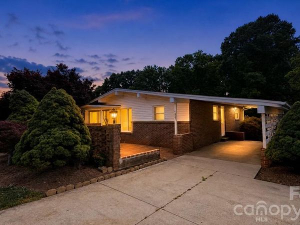 1857 8th Street Drive NE, Hickory, NC 28601
