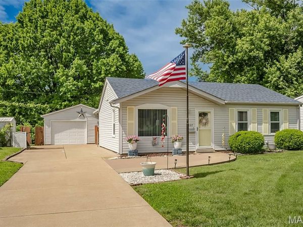 12167 Parkwood Place , Maryland Heights, MO 63043