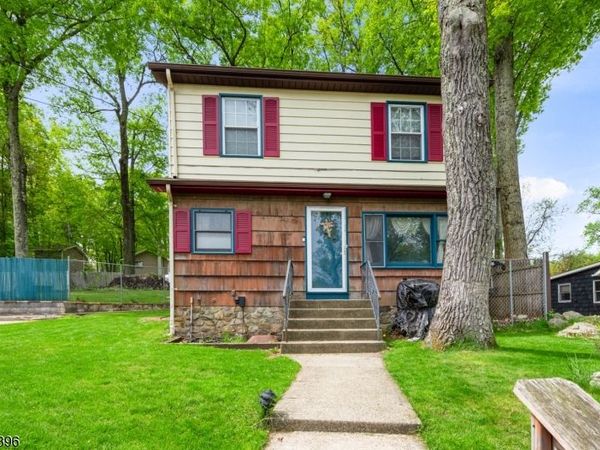 19 E Shore Rd, Jefferson, NJ 07849