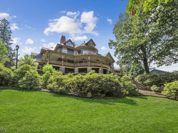 33 Edgemere Ave, Mount Arlington, NJ 07856