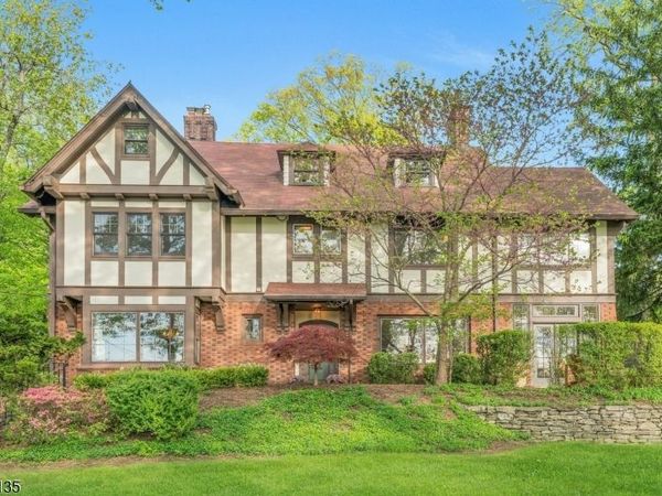37 Afterglow Avenue, Verona, NJ 07044