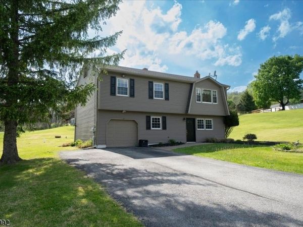 15 Carol Dr, Vernon, NJ 07418