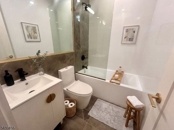 50 Grace St, Unit 2R, Jersey, NJ 07307