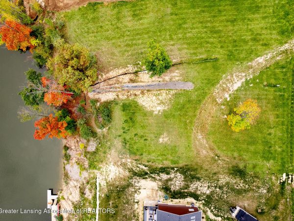 448 S Lakeside Drive, Perrinton, MI 48871