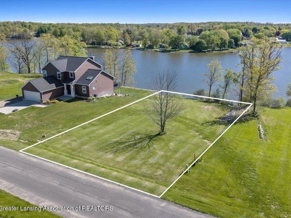448 S Lakeside Drive, Perrinton, MI 48871