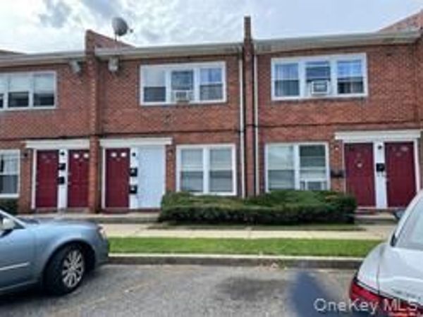 680 Evelyn Avenue , Unit 2 C, East Meadow, NY 11554