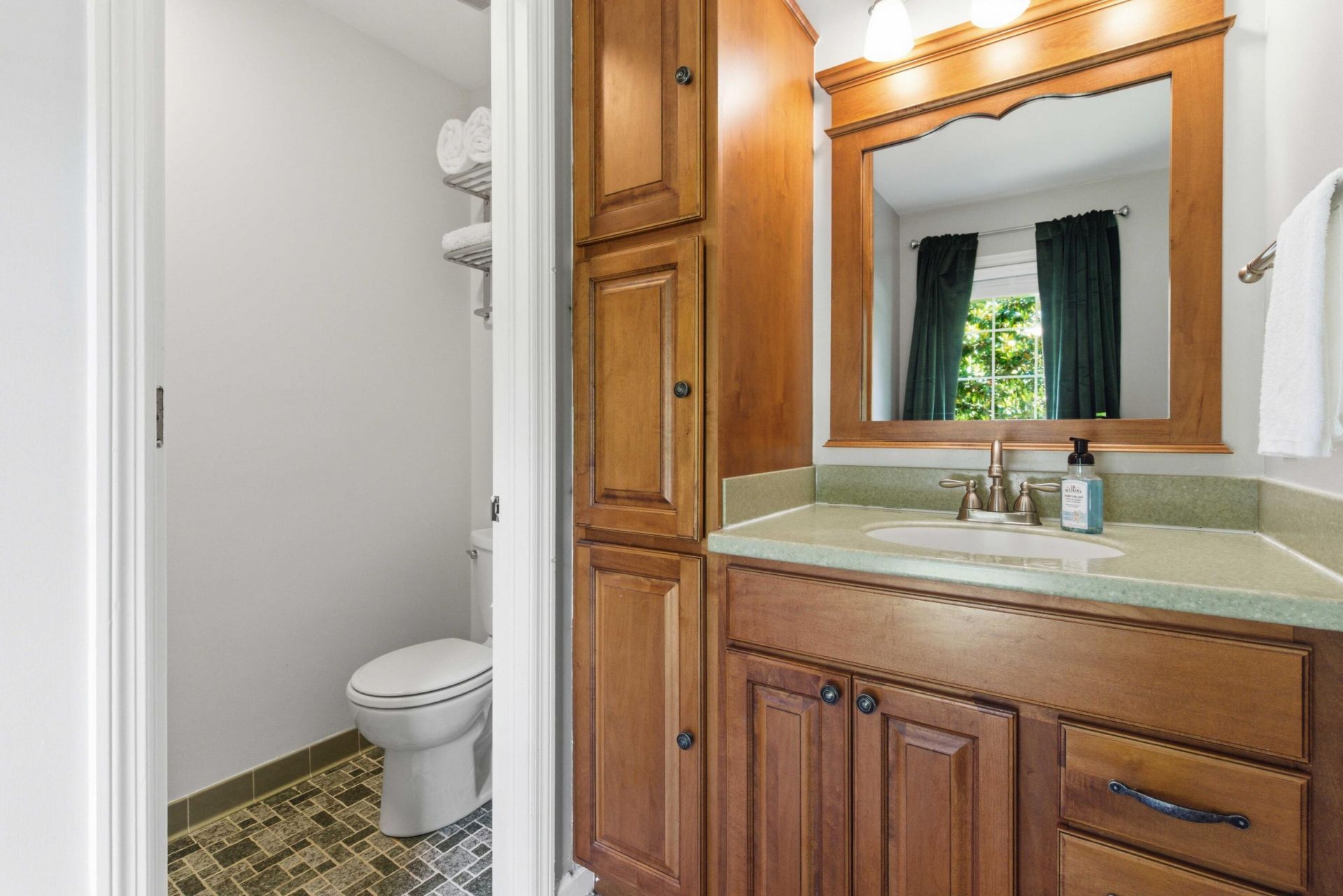 107 Stratford Drive Photo 16