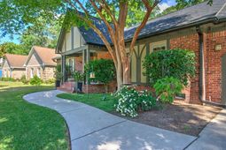 107 Stratford Drive photo 4