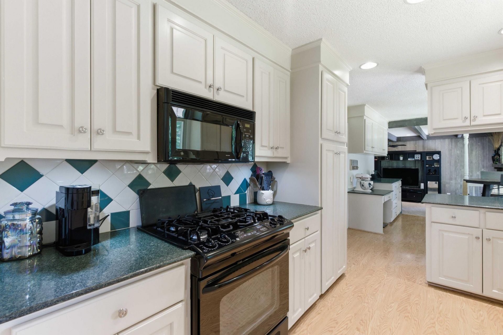 107 Stratford Drive Photo 22